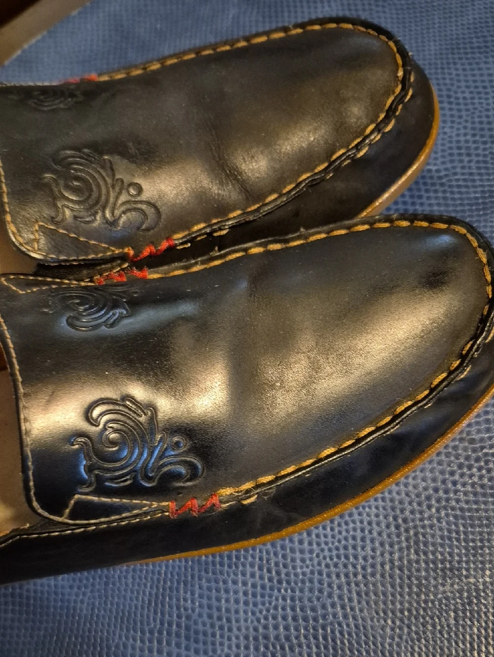 Olukai Nohea Nubuck Leather Womens Sz 10 Slip-On Casual Shoes All Day Comfort